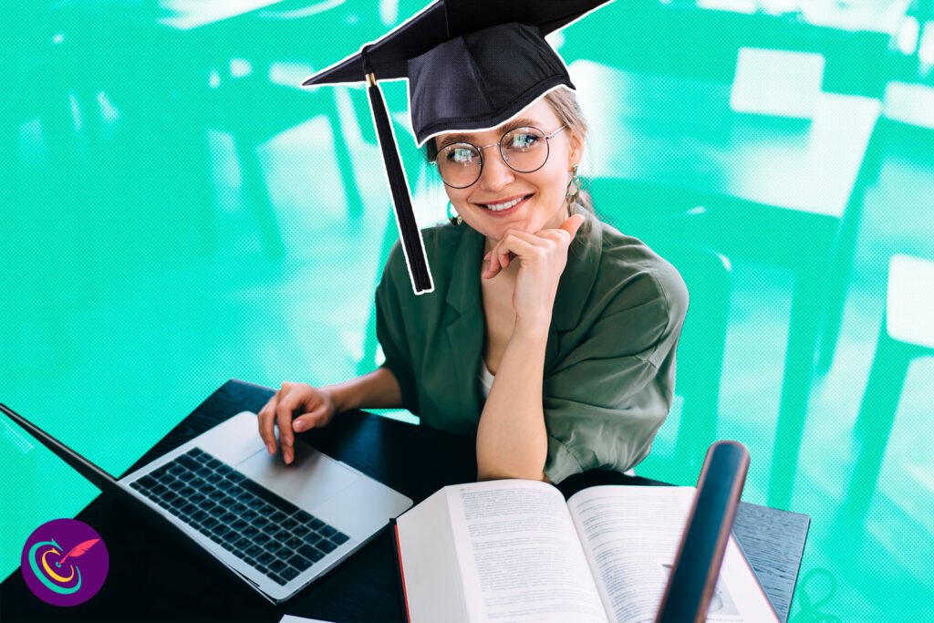 Estudiante universitaria trabajando en su proyecto final con el apoyo de Copys Creativos para la corrección y edición de tesis de alta calidad